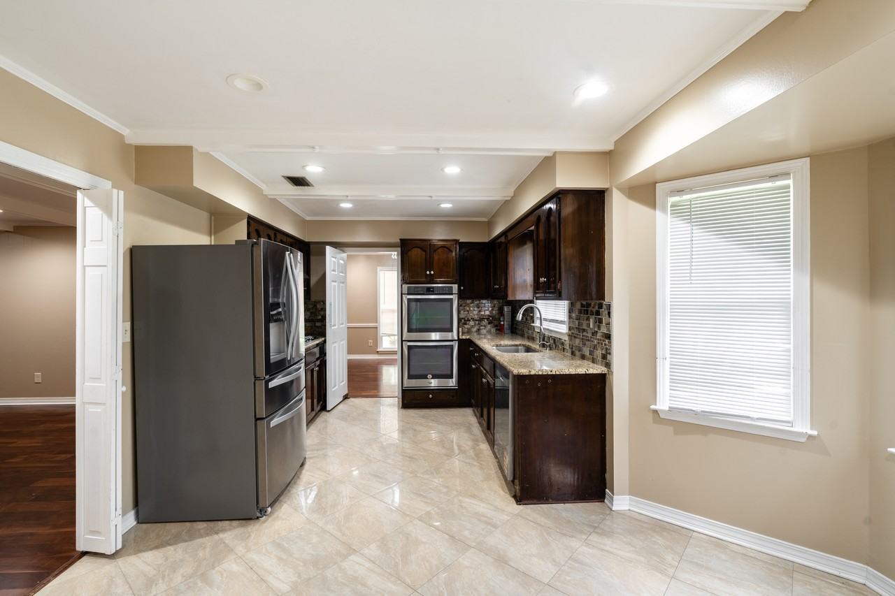 1017 Westbury Dr #1 - Photo 6 of 24
