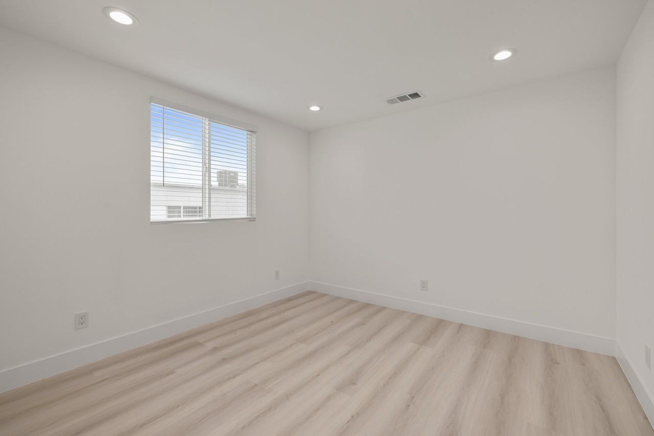 637 1/4 N Kingsley Dr #637-1-4 - Photo 6 of 11