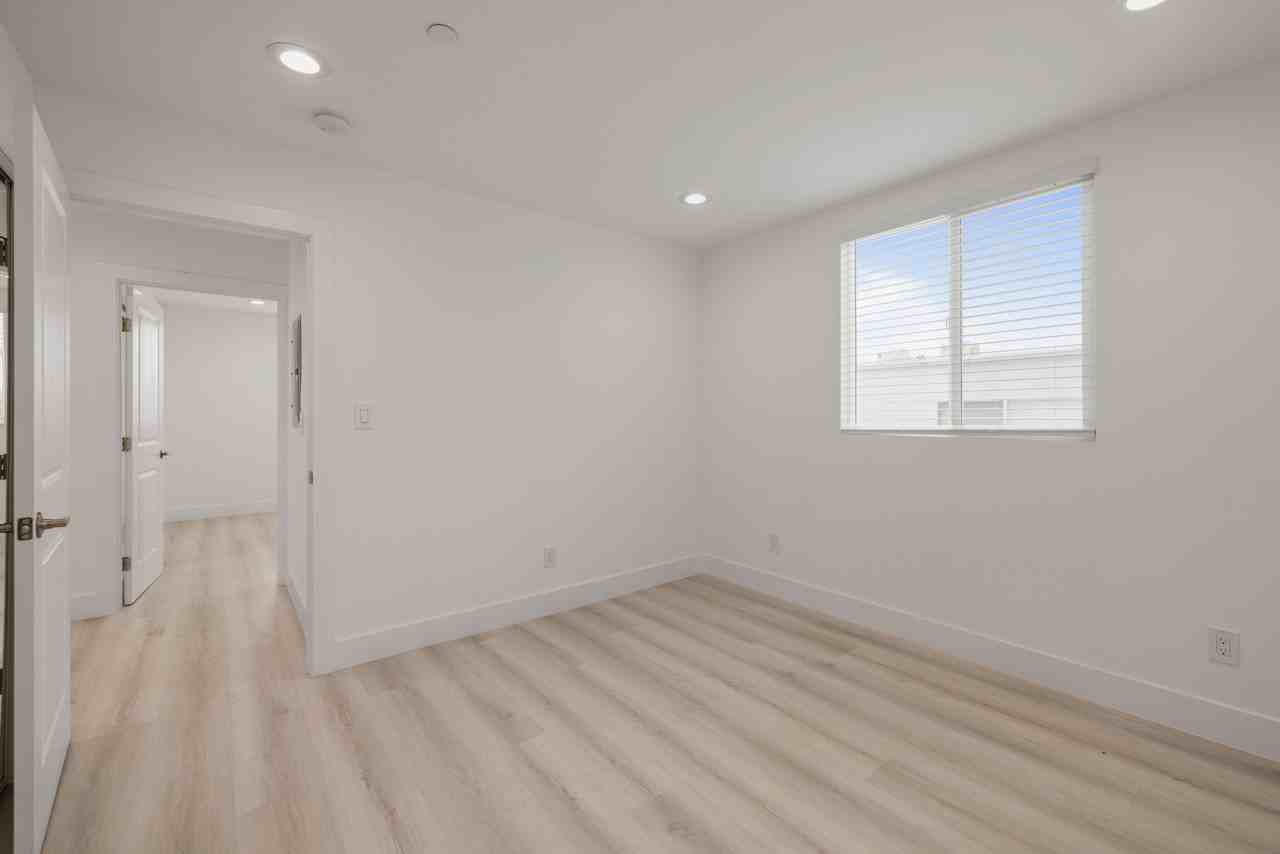 637 1/4 N Kingsley Dr #637-1-4 - Photo 7 of 11