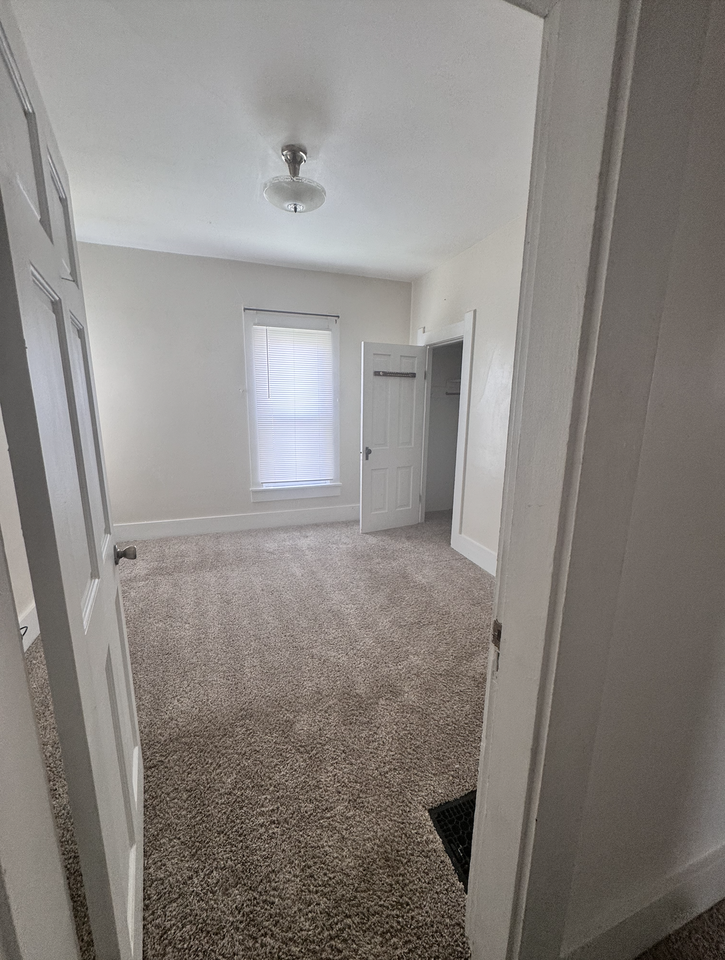 751 E Jefferson St #2 - Photo 5 of 20