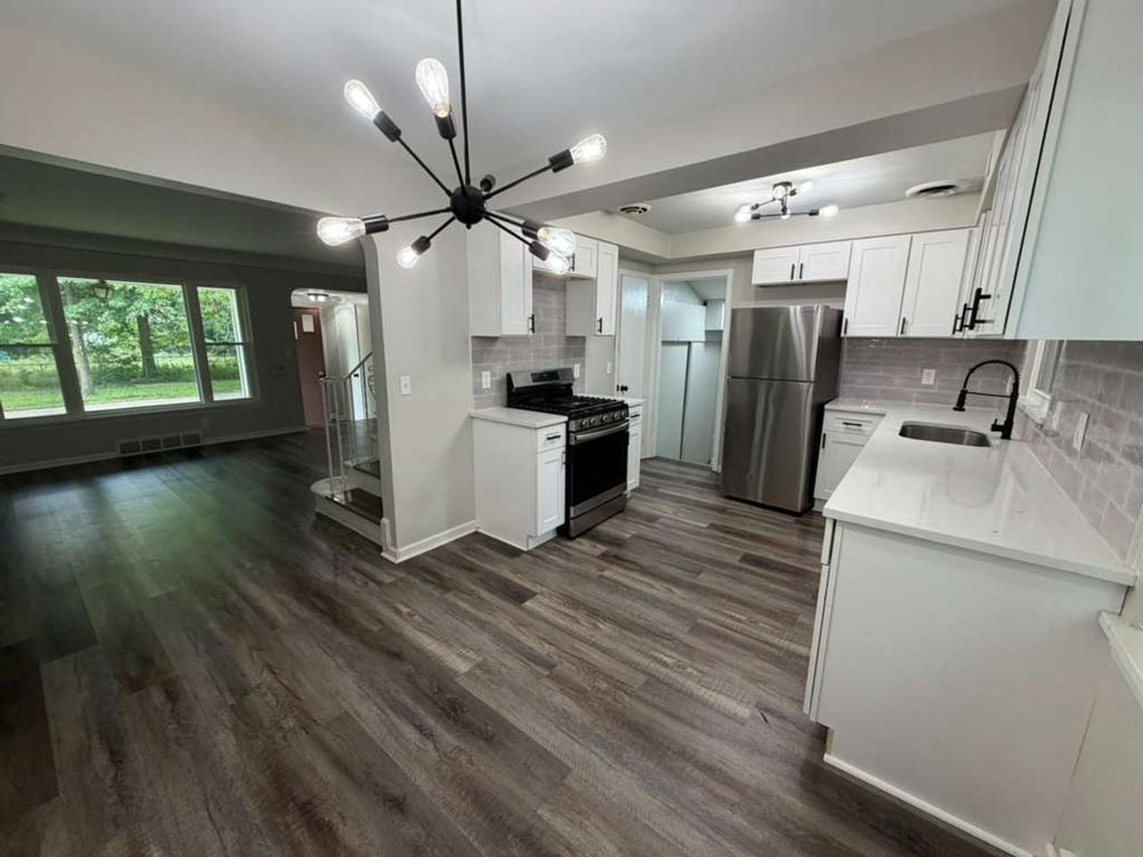 1037 Keystone Dr - Photo 3 of 19