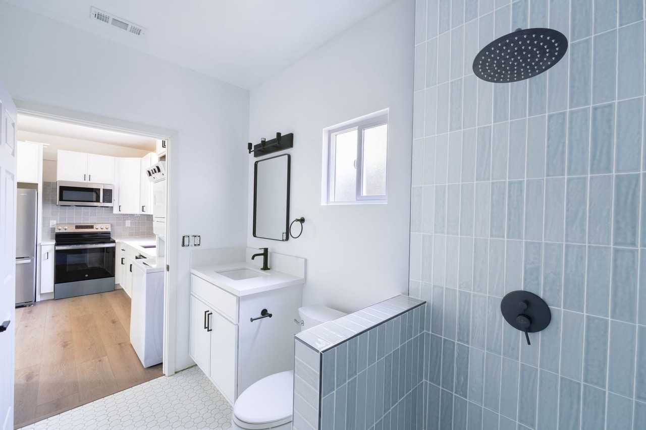 2860 Webster Ave - Photo 2 of 26