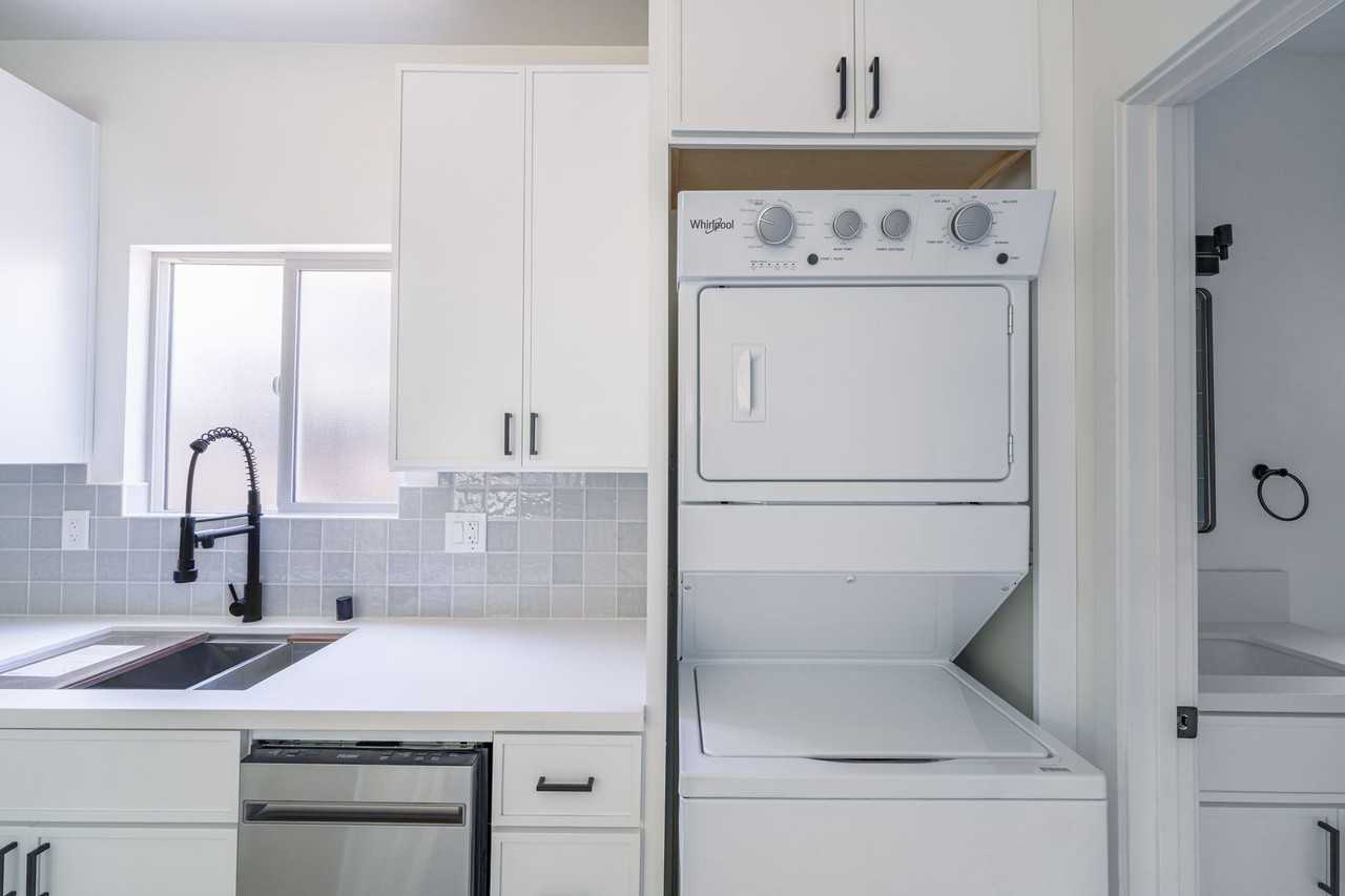 2860 Webster Ave - Photo 7 of 26