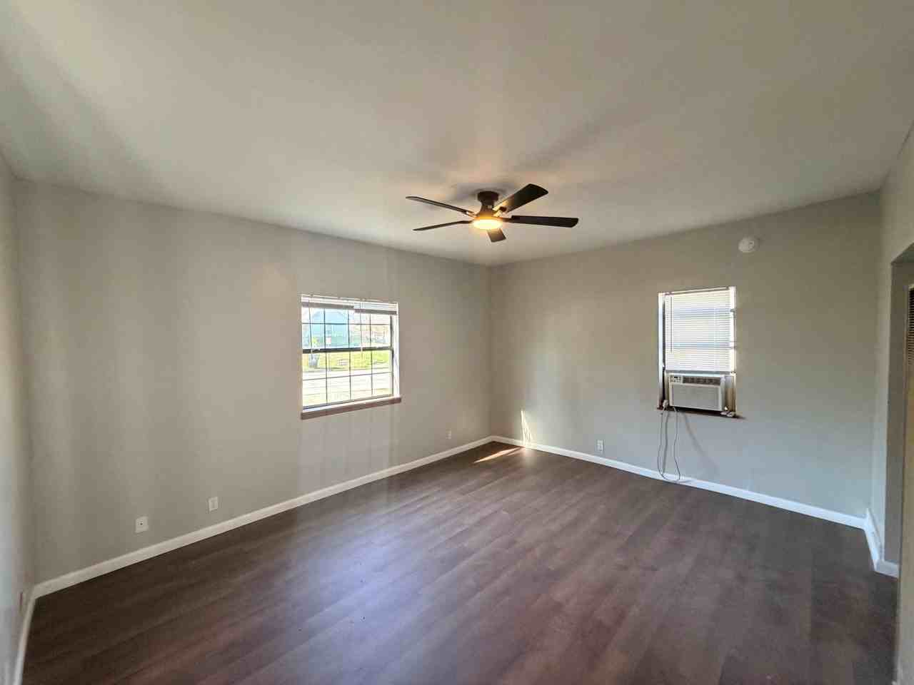 221 W North St #1 - Photo 4 of 20