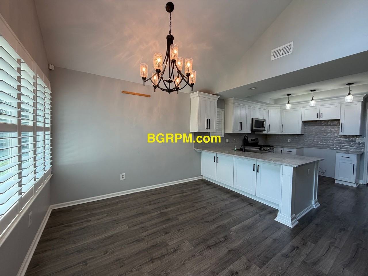 109 Hampton Cv - Photo 4 of 16
