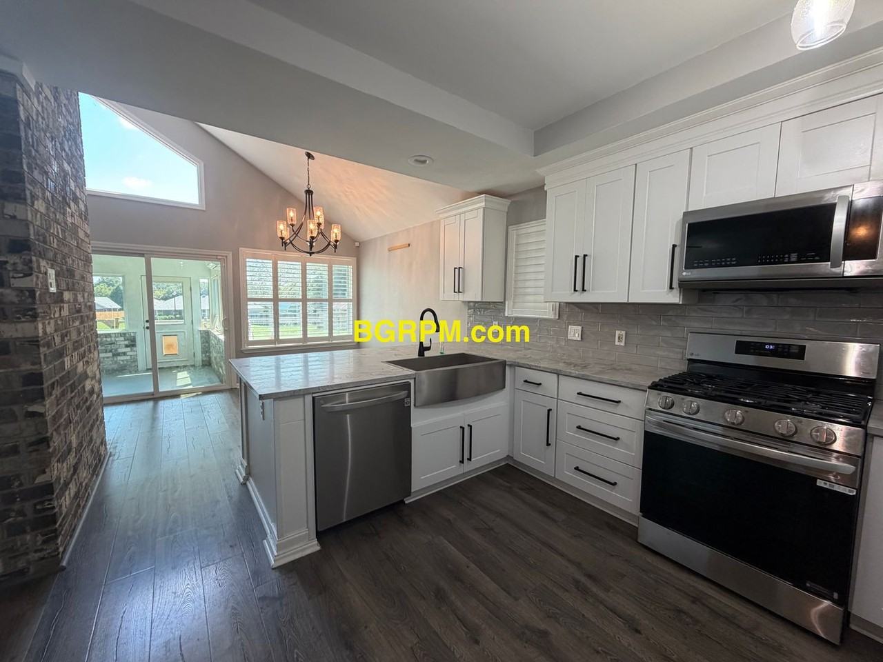109 Hampton Cv - Photo 6 of 16