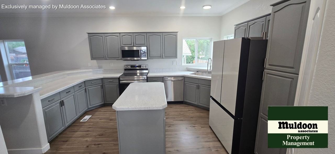 3016 Withers Ave - Photo 5 of 13