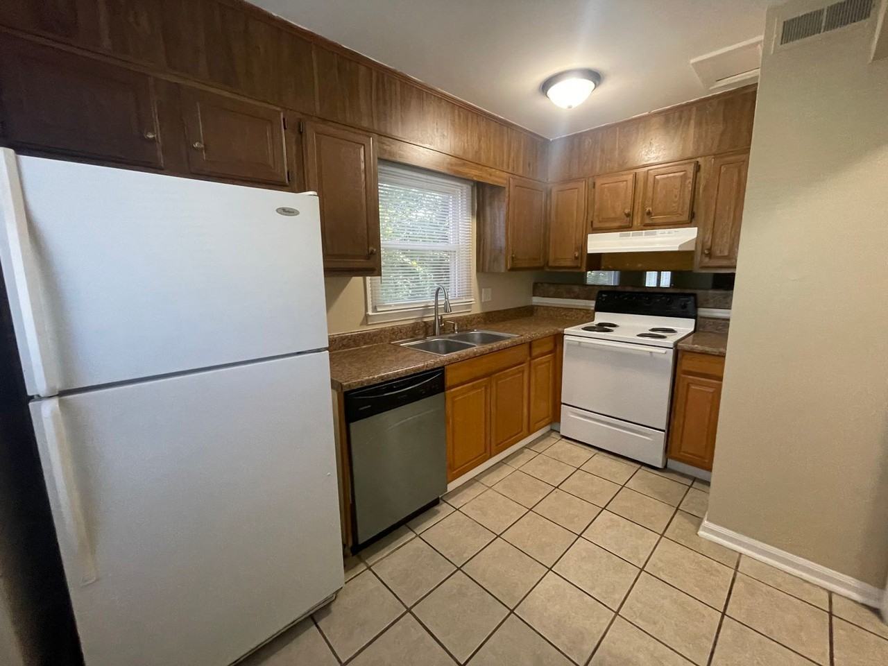 1730 Village Lake Dr - Photo 2 of 9