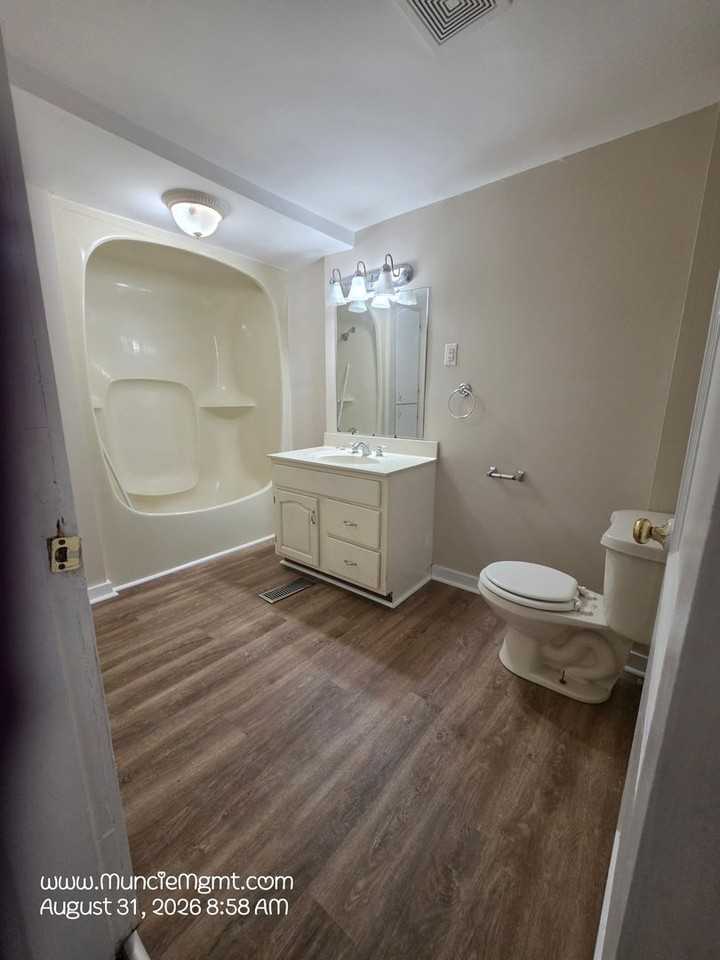 323 S Mckinley Ave - Photo 2 of 12