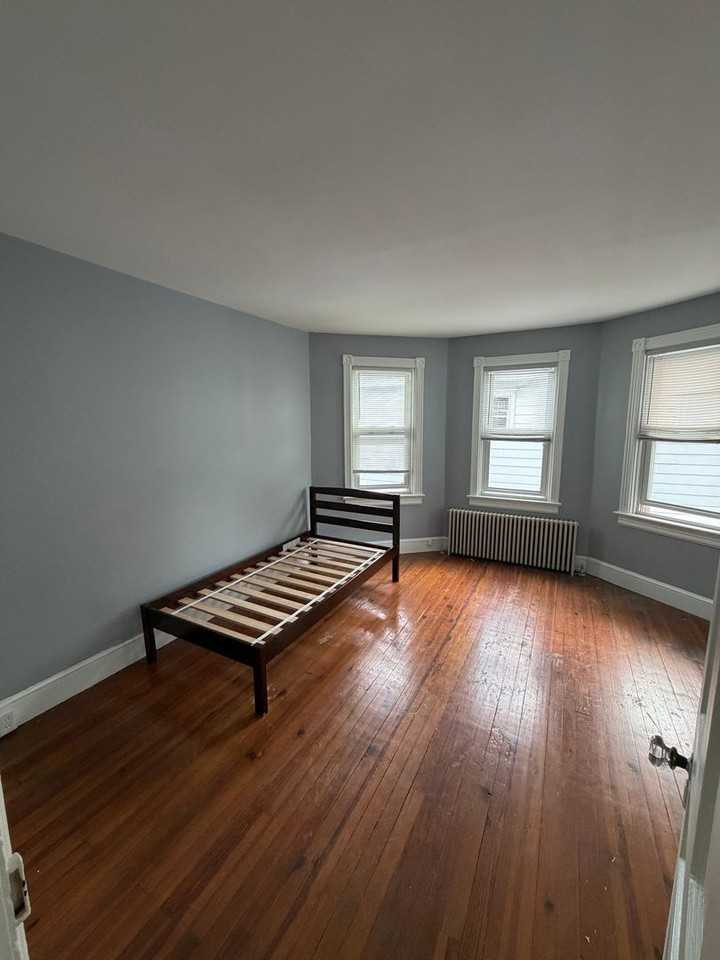 648 Beacon Ave - Photo 3 of 17