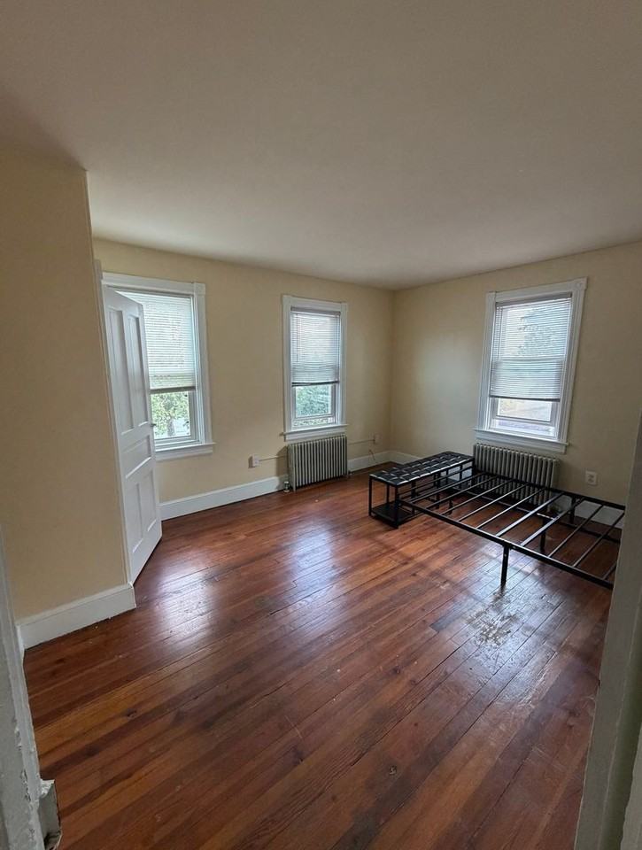 648 Beacon Ave - Photo 5 of 17