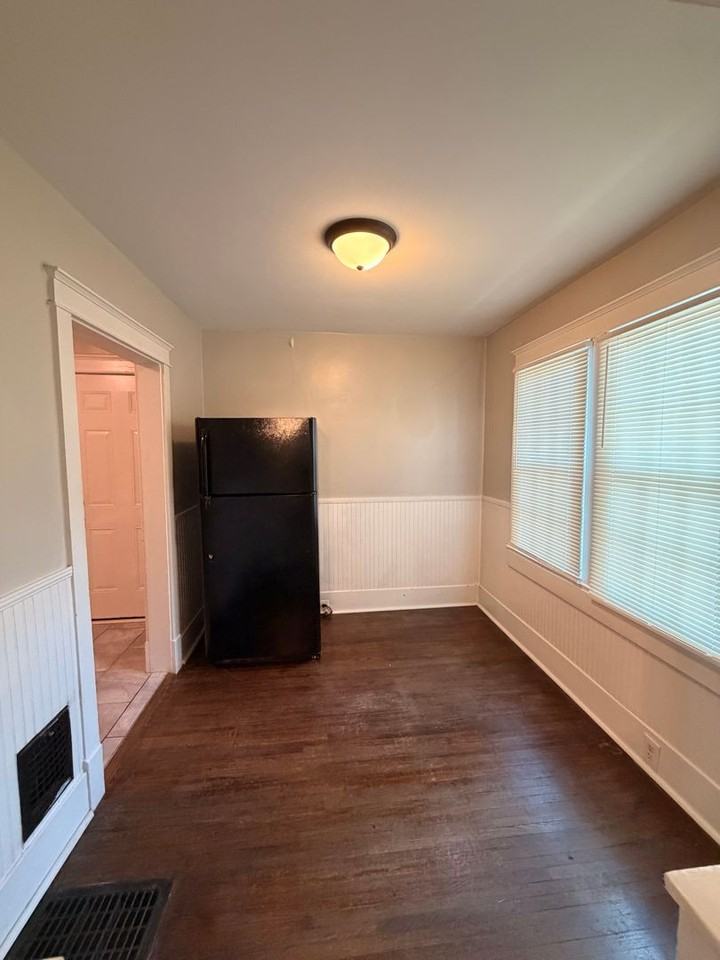 2413 Emmett Ave - Photo 3 of 14
