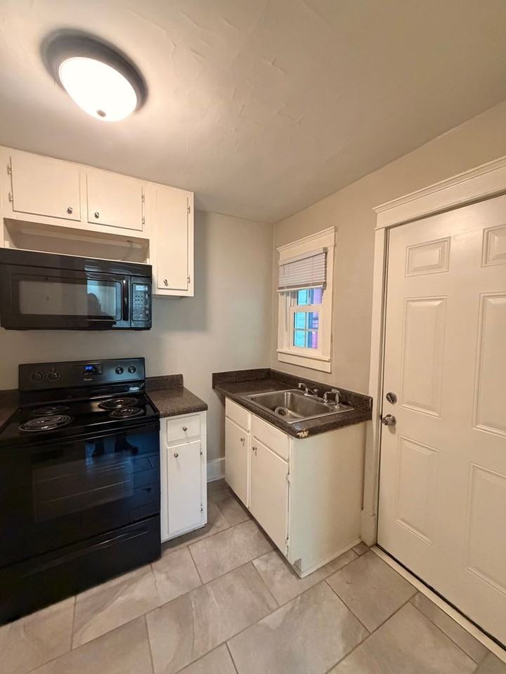 2413 Emmett Ave - Photo 5 of 14
