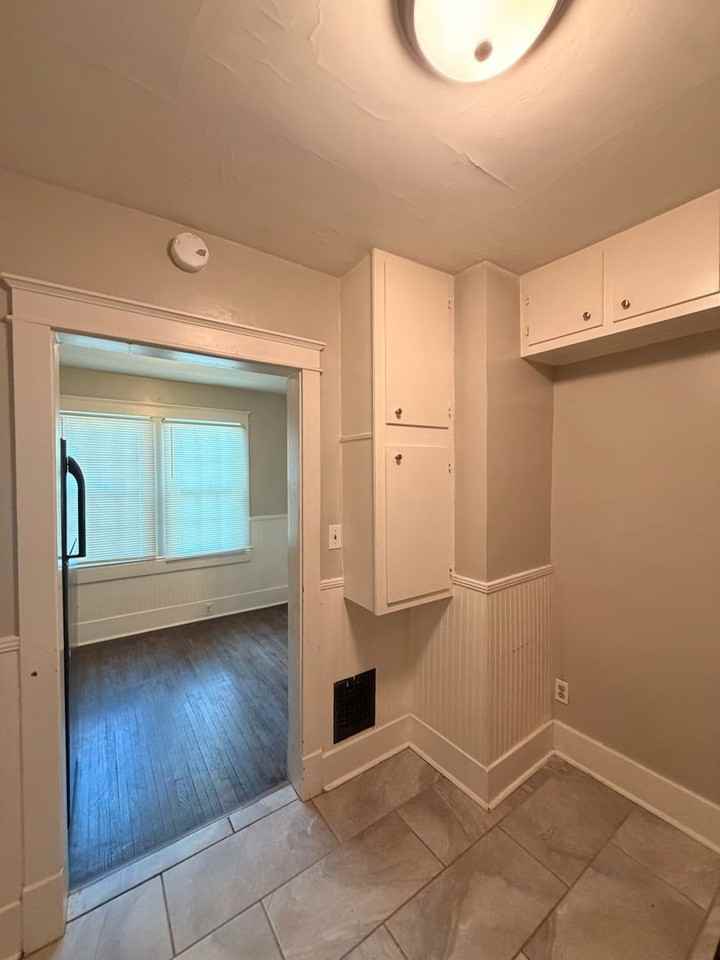 2413 Emmett Ave - Photo 6 of 14