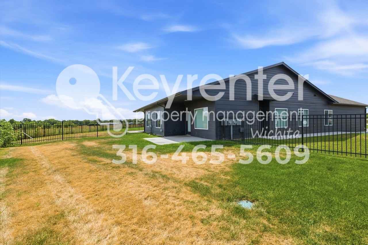 16221 W Ike Ct - Photo 3 of 13