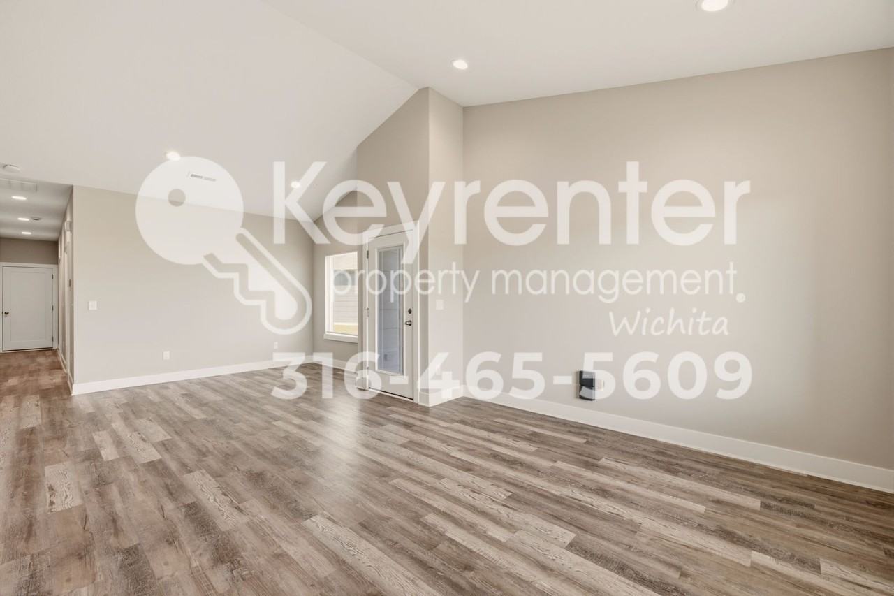 16221 W Ike Ct - Photo 4 of 13