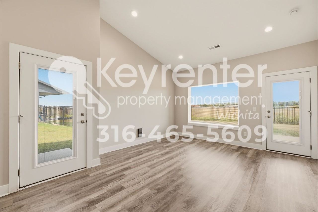 16221 W Ike Ct - Photo 5 of 13
