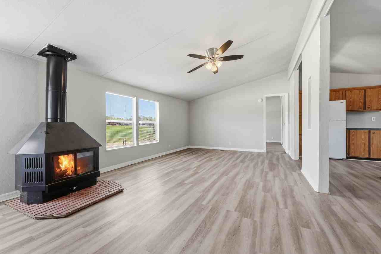 350 Ishie Ave - Photo 2 of 20