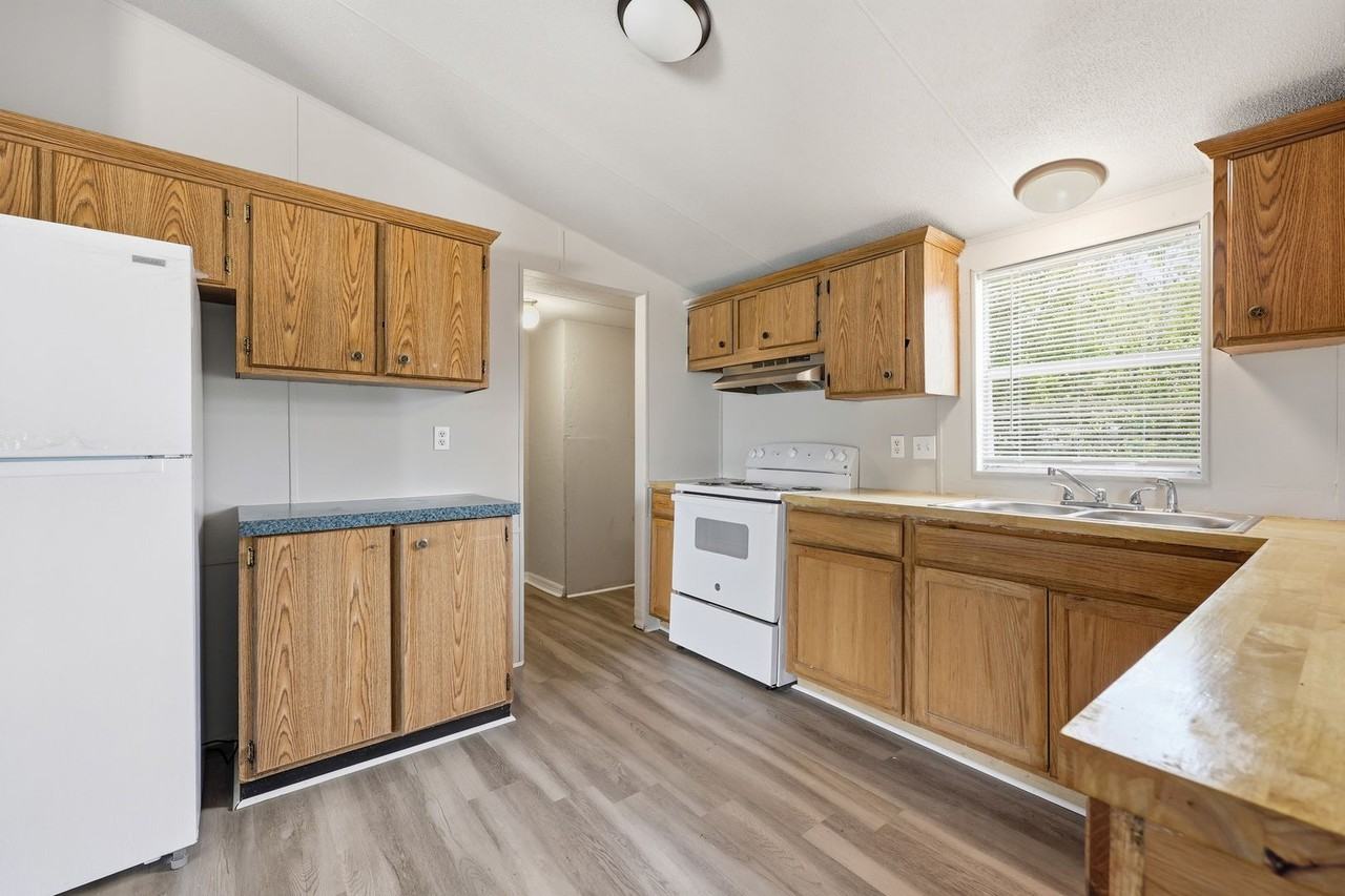 350 Ishie Ave - Photo 3 of 20