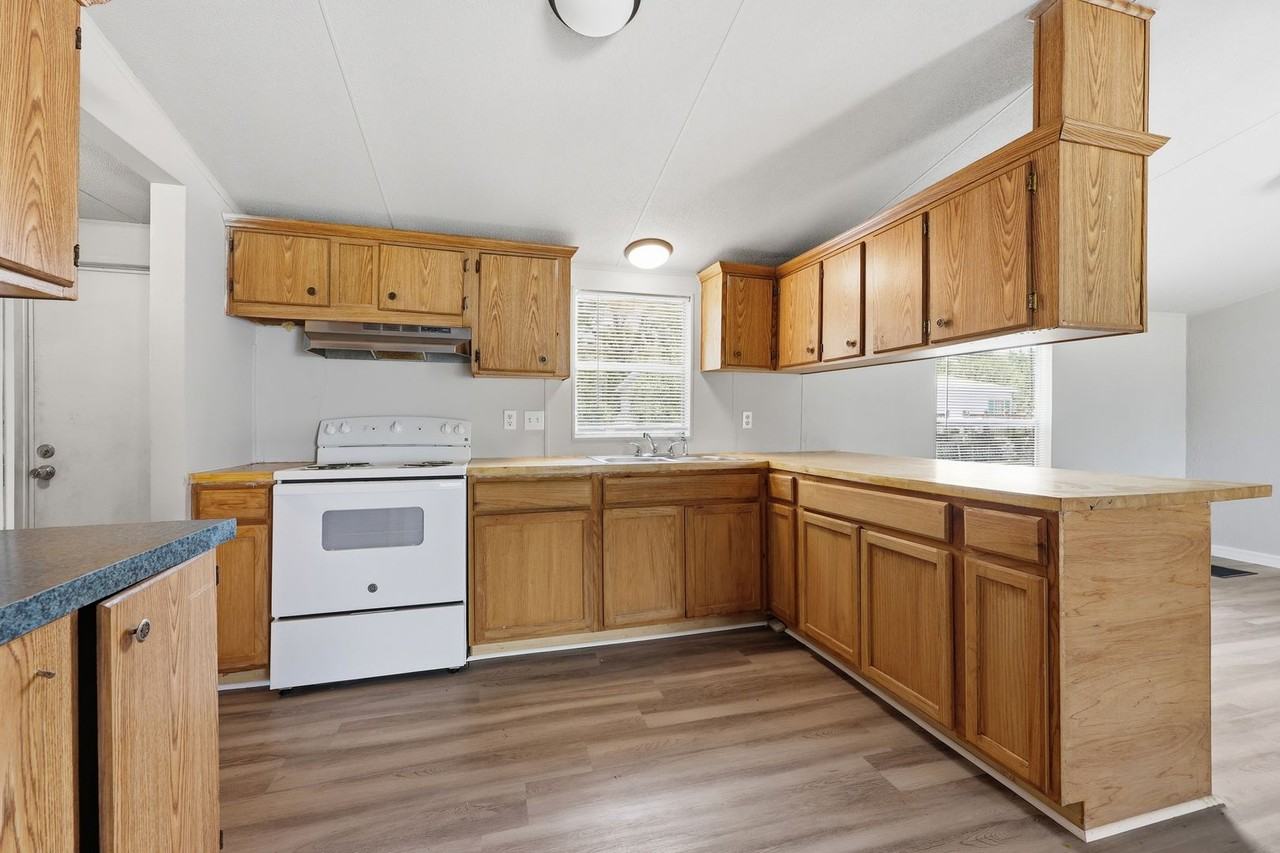 350 Ishie Ave - Photo 4 of 20