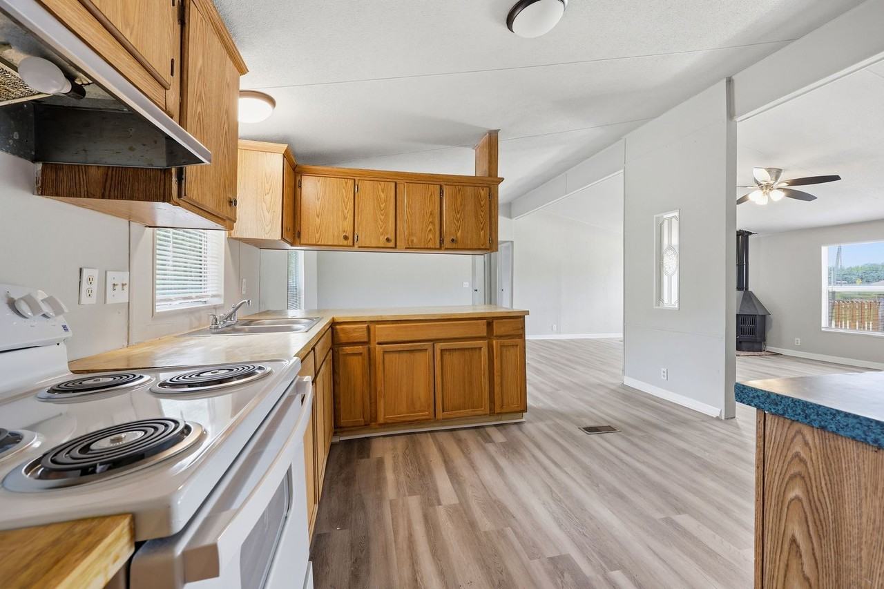 350 Ishie Ave - Photo 5 of 20