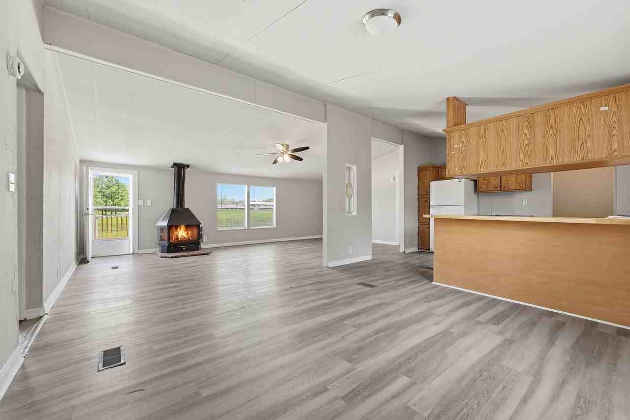 350 Ishie Ave - Photo 7 of 20