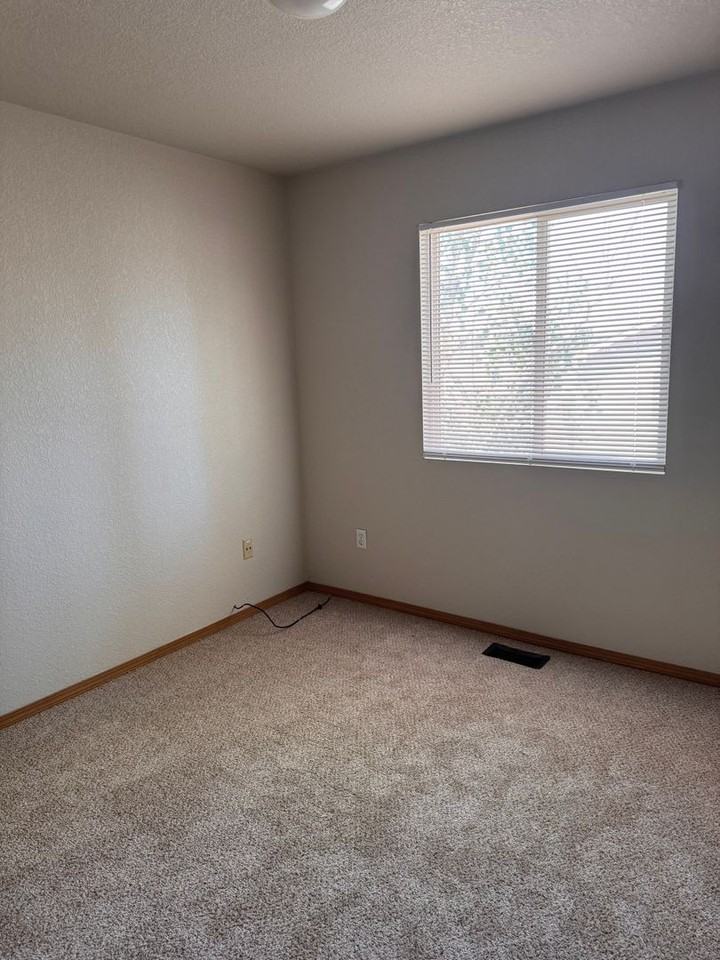 4915 Butte Ln - Photo 5 of 7