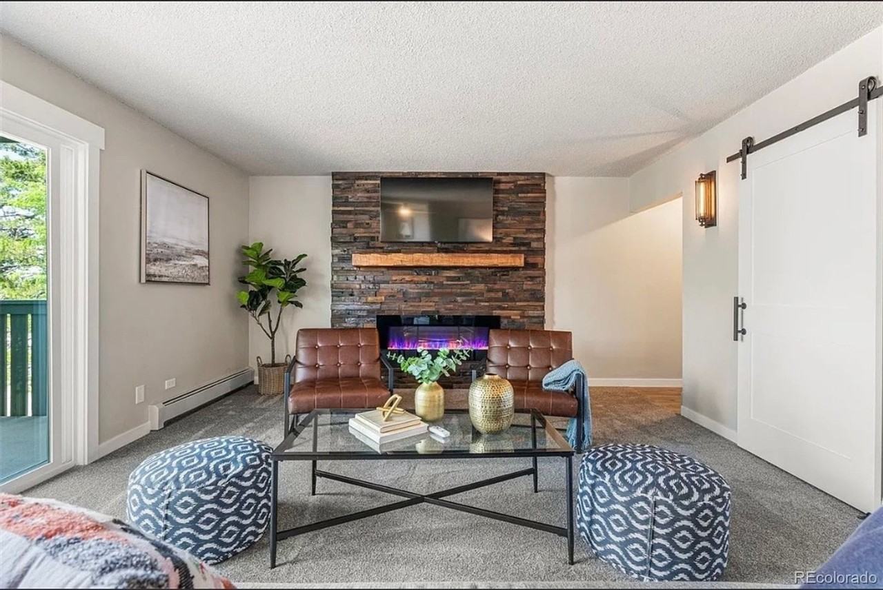 2120 S Vaughn Way - Photo 3 of 21