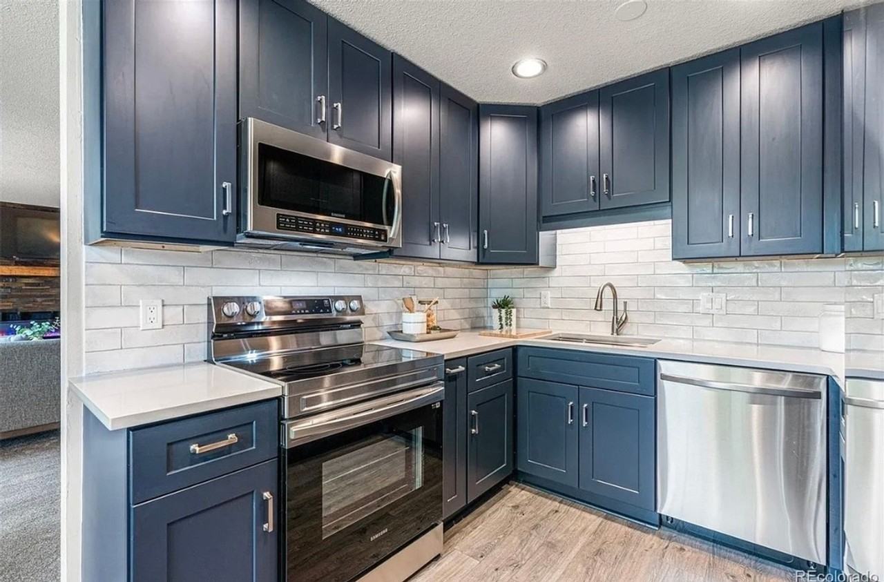 2120 S Vaughn Way - Photo 6 of 21