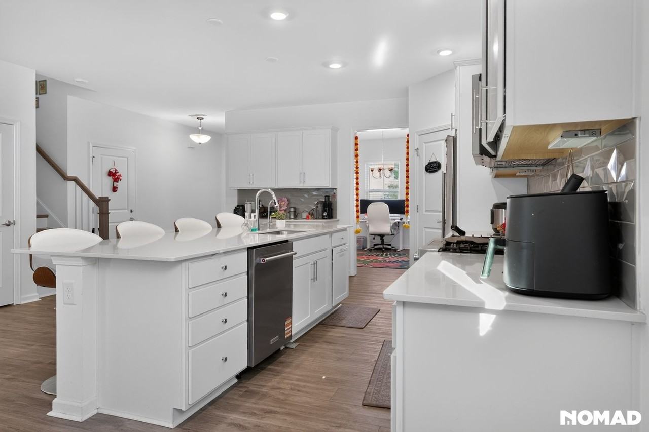 6020 Chumbley Point Rd - Photo 7 of 50