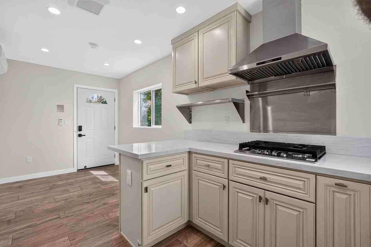 4547 Bartlett Ave - Photo 4 of 12