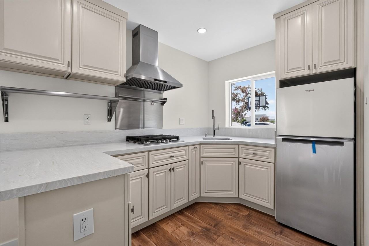 4547 Bartlett Ave - Photo 5 of 12