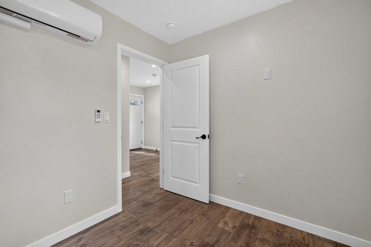 4547 Bartlett Ave - Photo 6 of 12