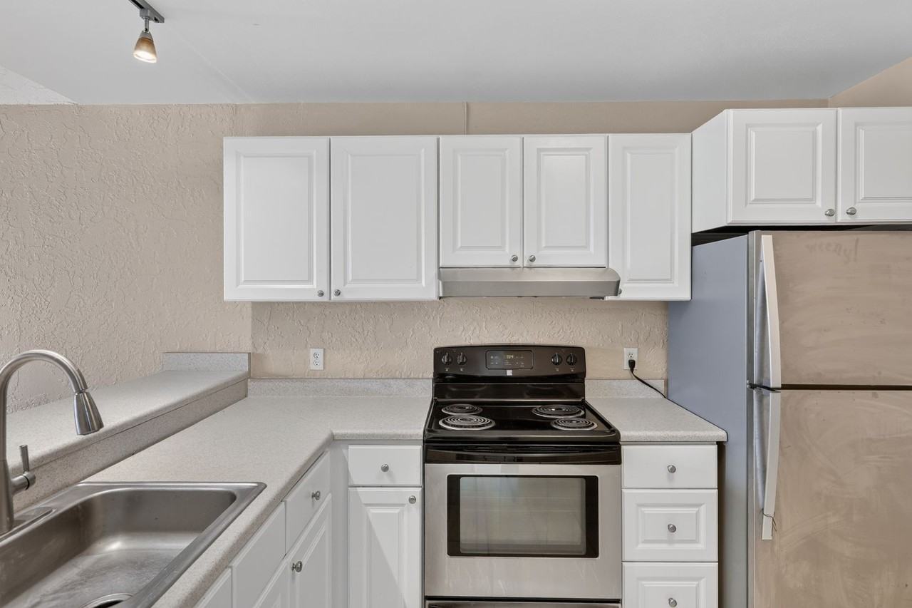 805 29th St #555 - Photo 4 of 23