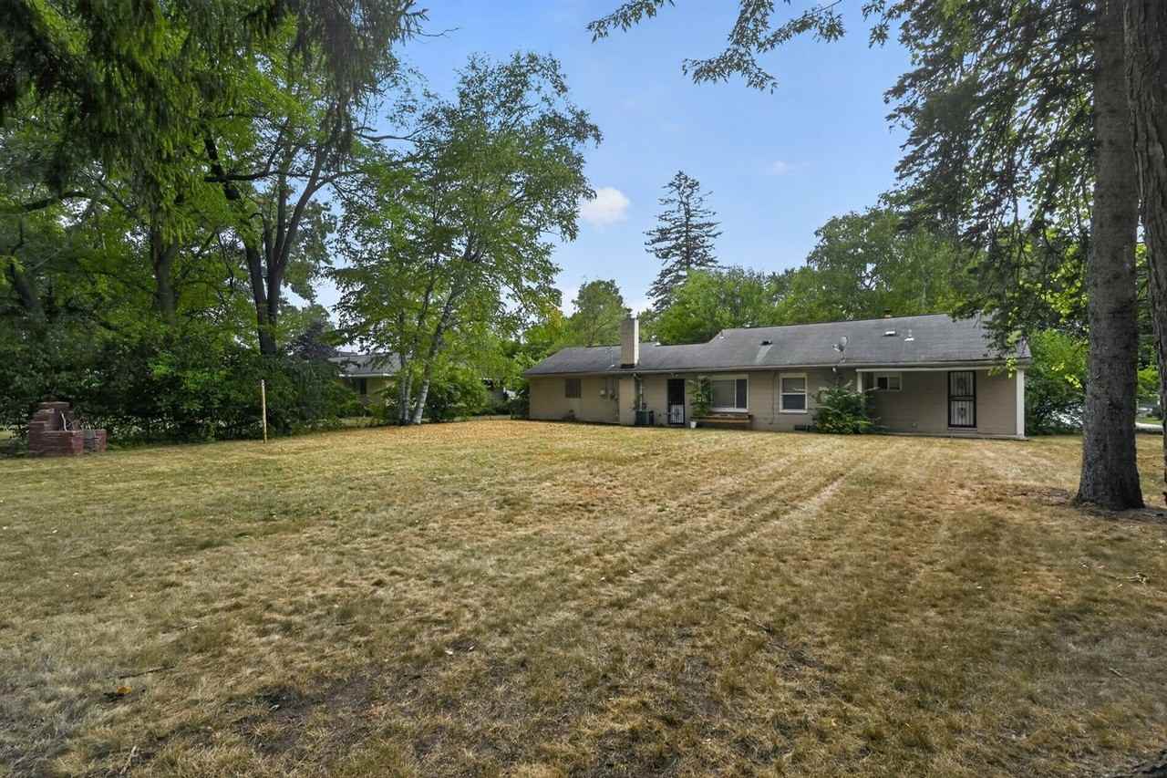 20880 Avon Ln - Photo 4 of 33