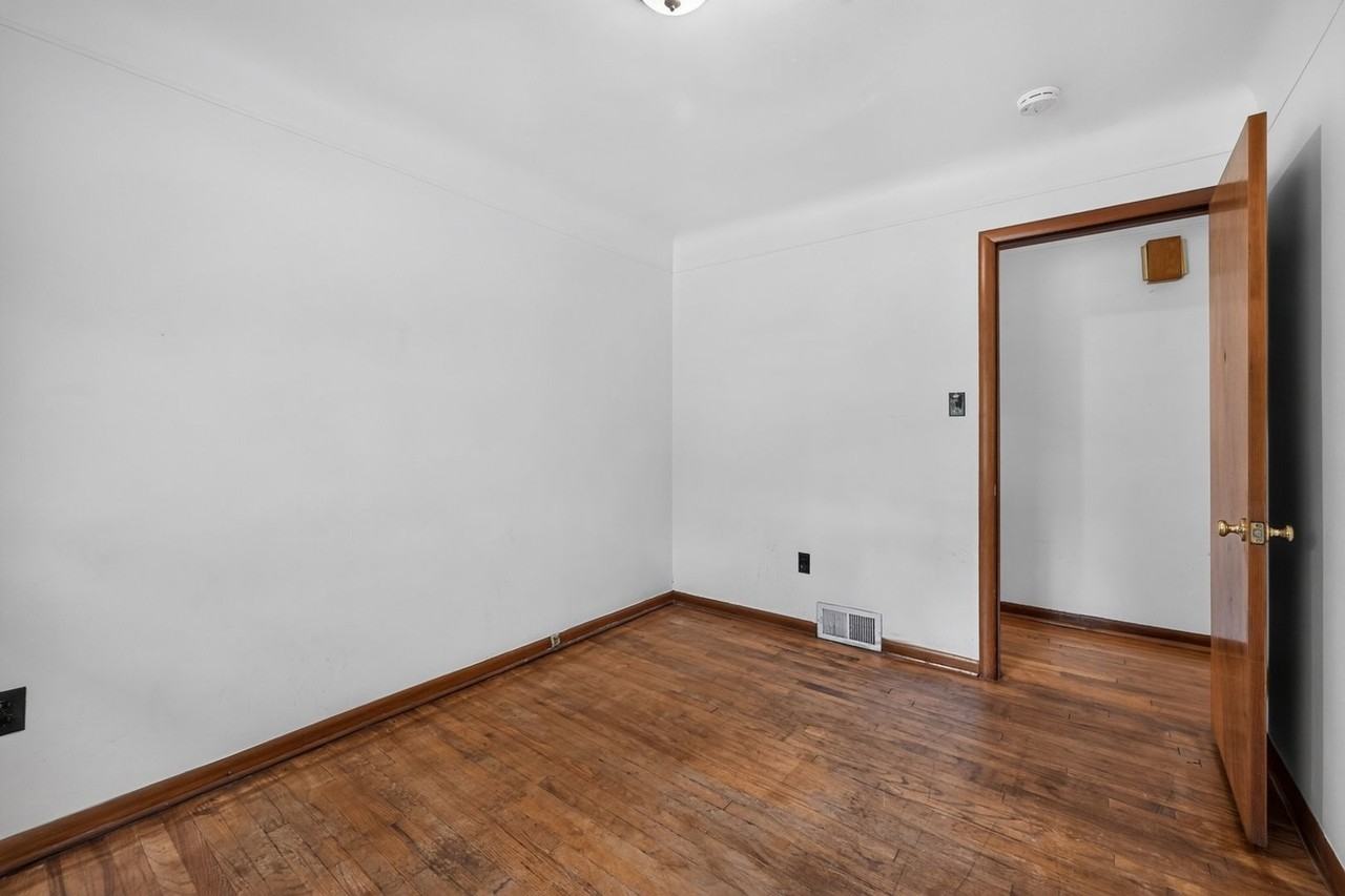 20880 Avon Ln - Photo 6 of 33