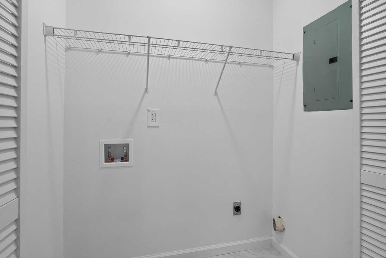 2250 Kings Gate Cir - Photo 3 of 33
