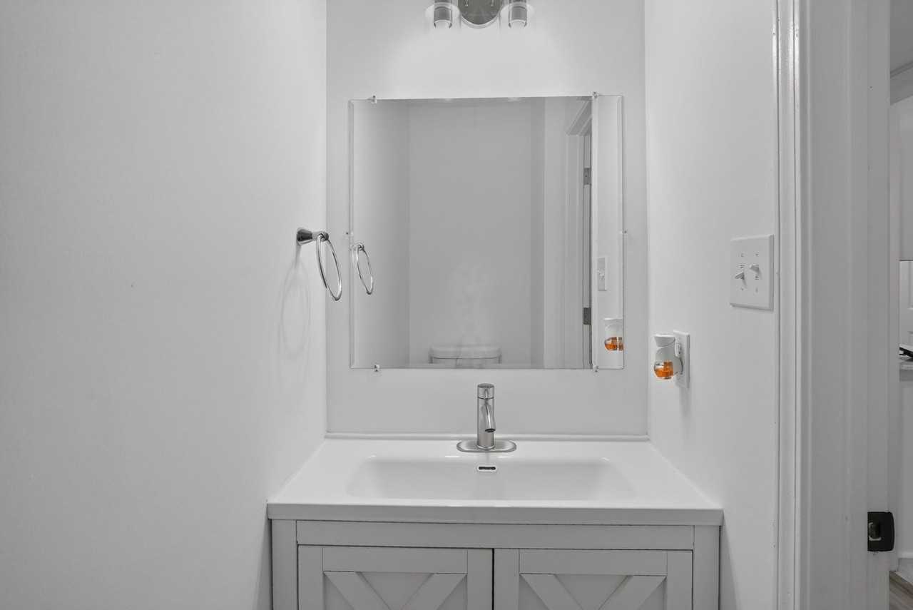 2250 Kings Gate Cir - Photo 4 of 33