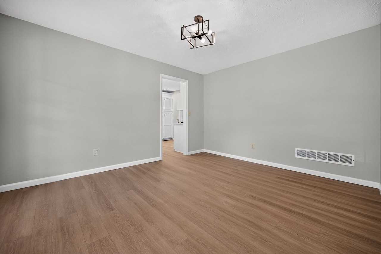305 Autumn Ridge Dr - Photo 7 of 36