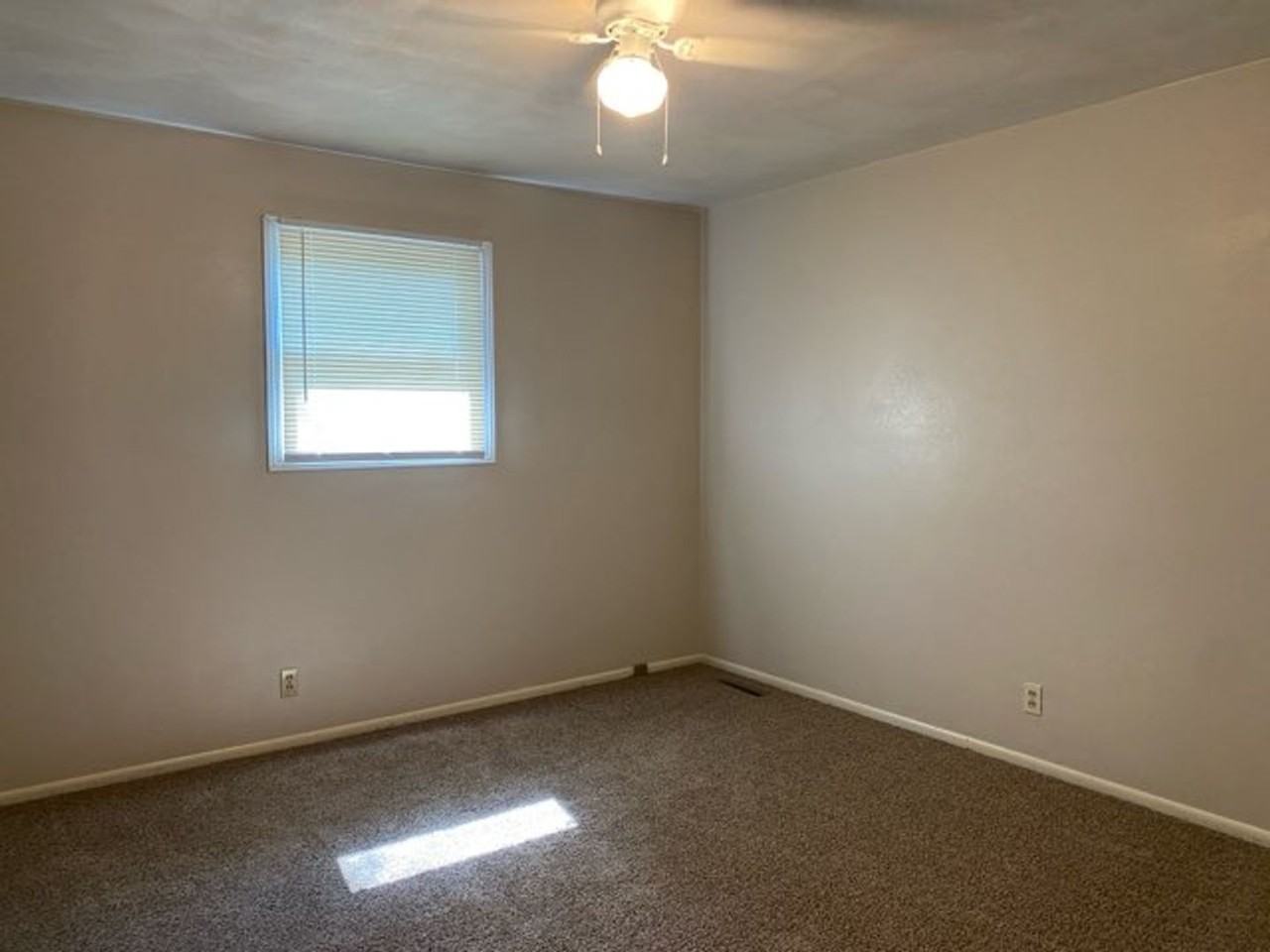 1103 Arrowhead Dr - Photo 3 of 9