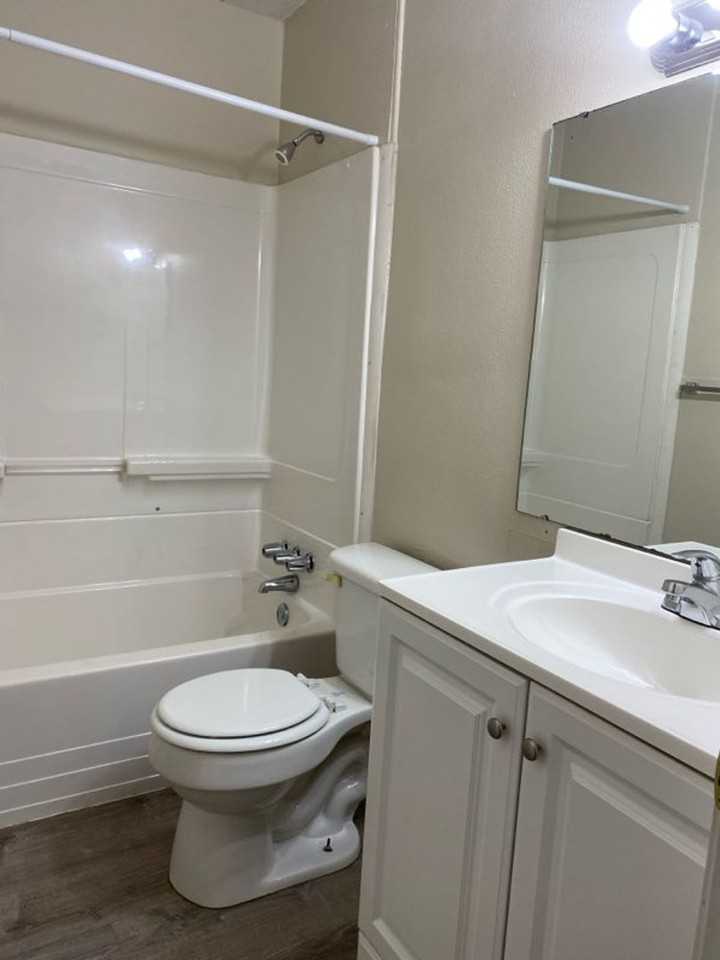 1103 Arrowhead Dr - Photo 4 of 9