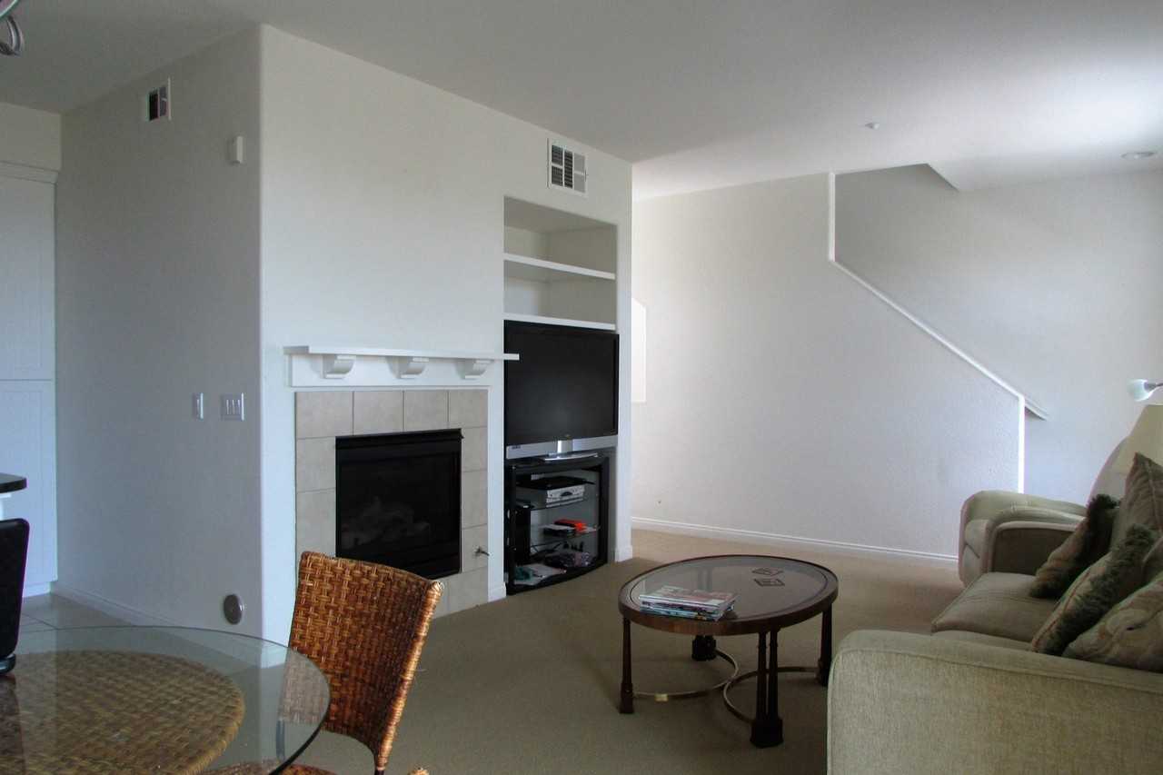 820 Harbor Cliff Way #256 - Photo 3 of 15