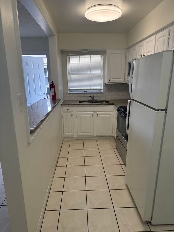 500 75th Ave N - Photo 5 of 21