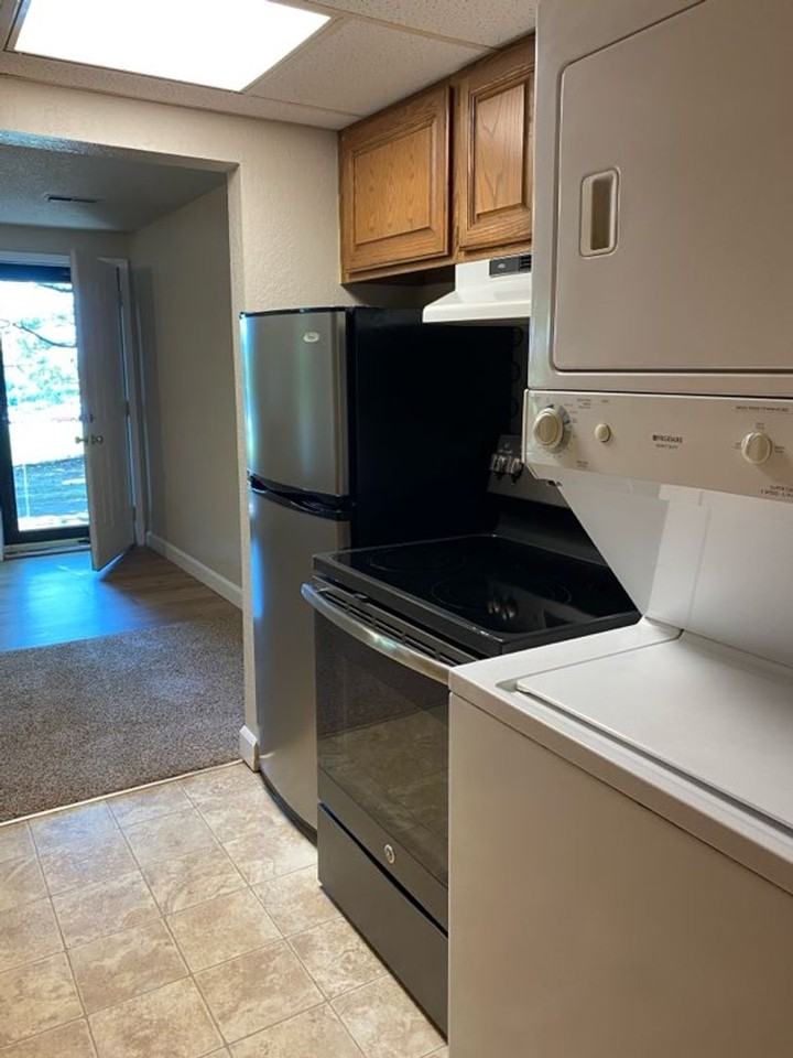 101 Sandridge Dr - Photo 3 of 7