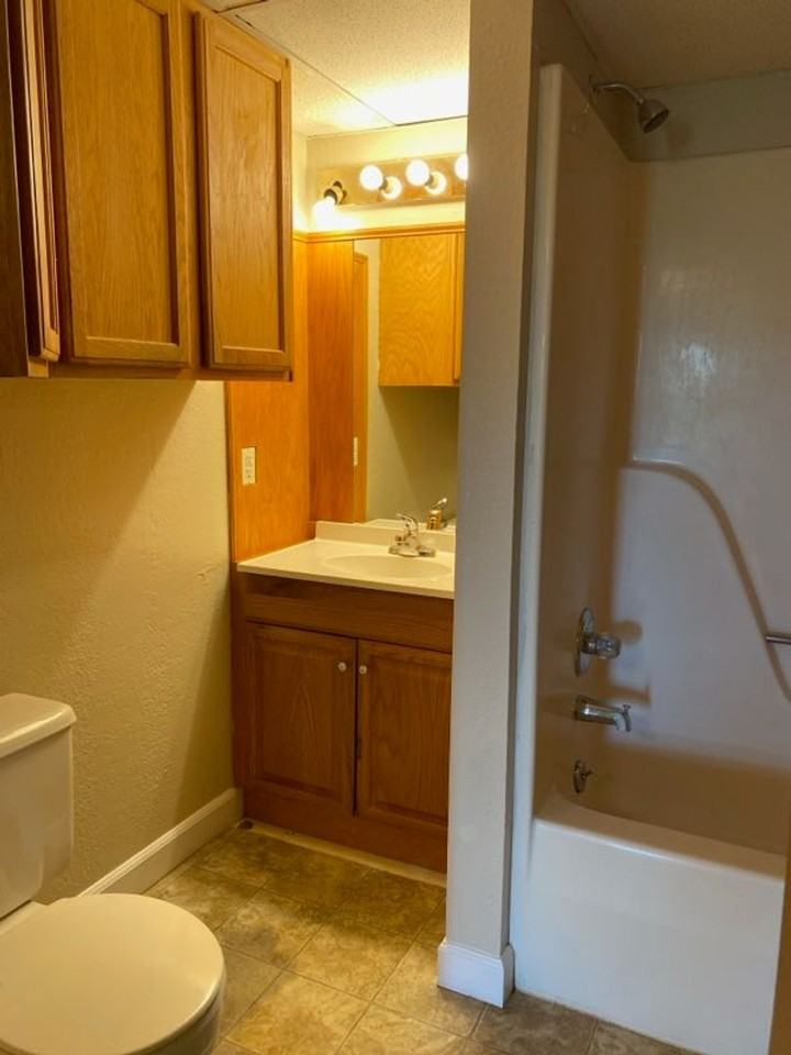 101 Sandridge Dr - Photo 4 of 7