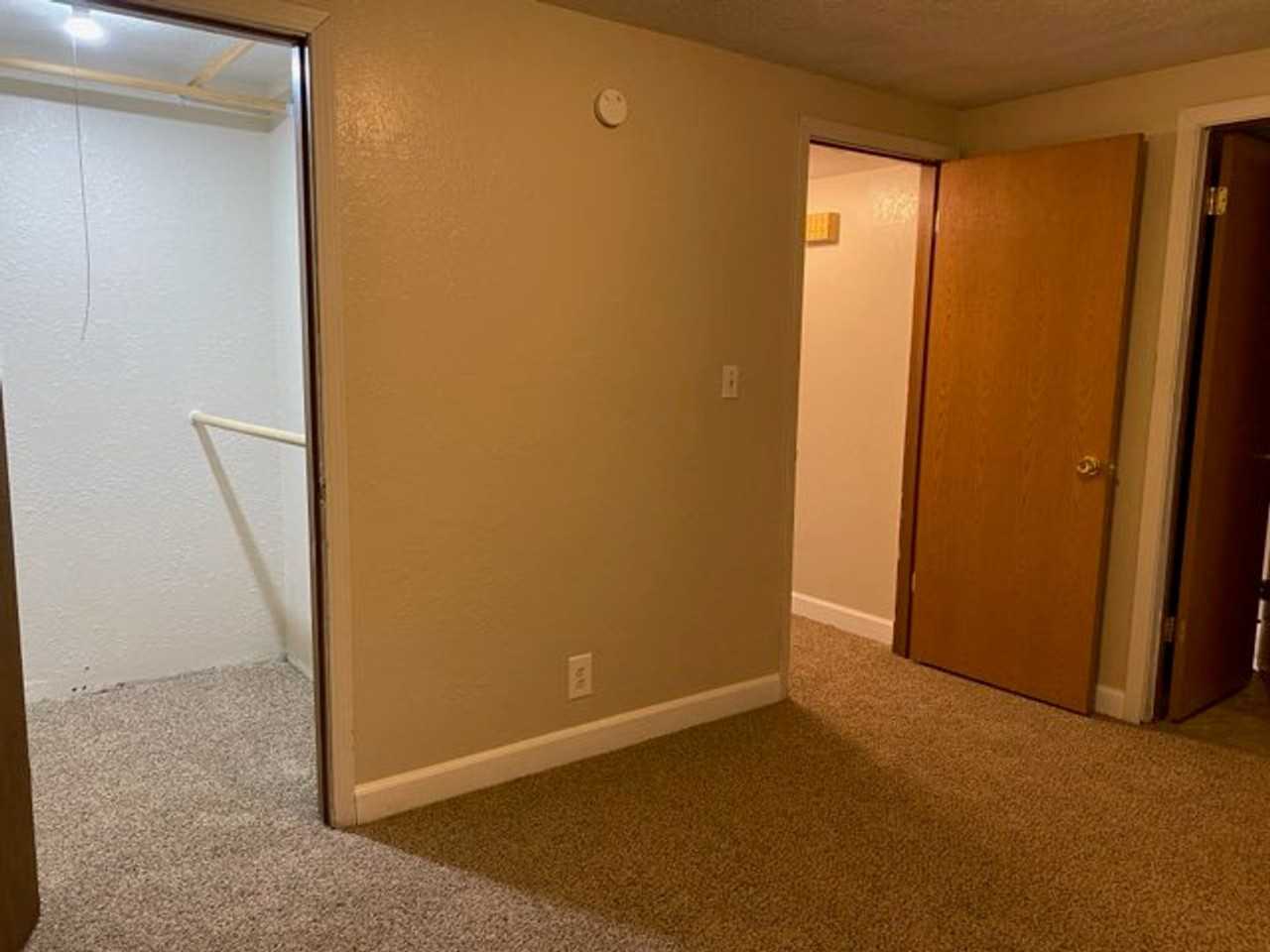 101 Sandridge Dr - Photo 5 of 7