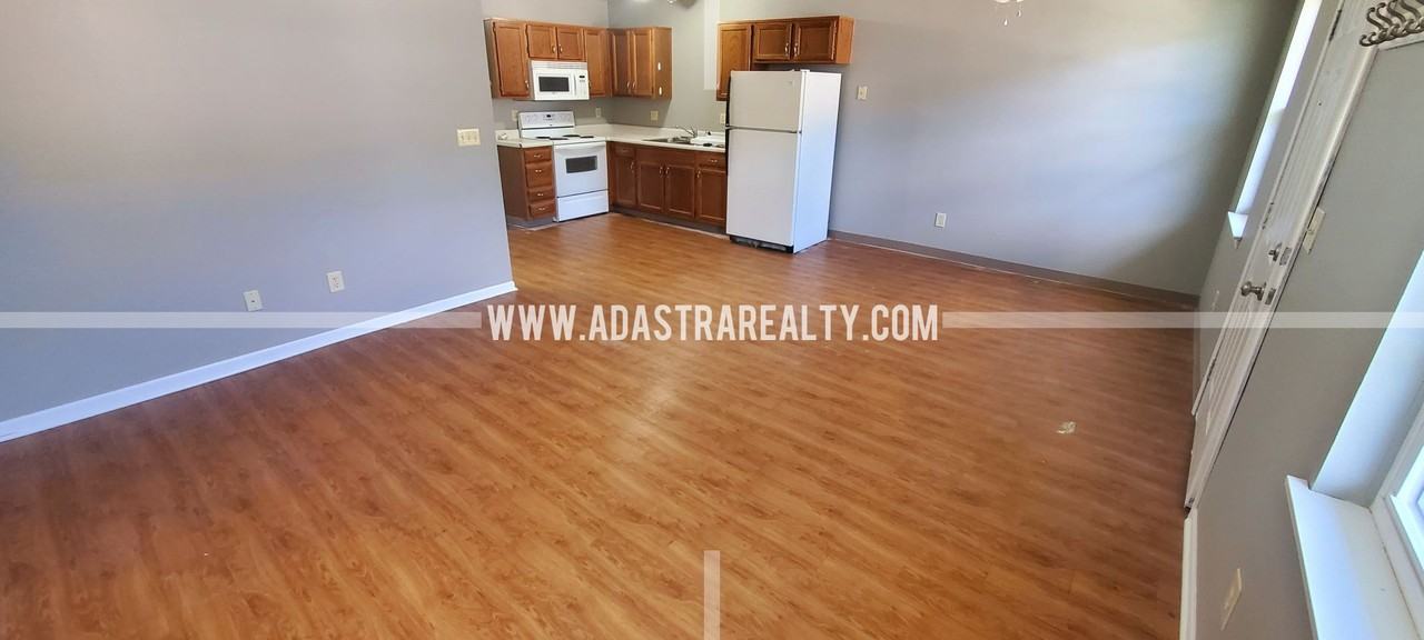 220 N Crest Dr - Photo 4 of 10