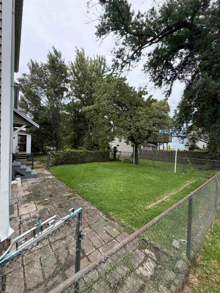 307 Poplar St - Photo 2 of 14