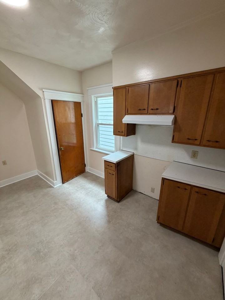 307 Poplar St - Photo 7 of 14