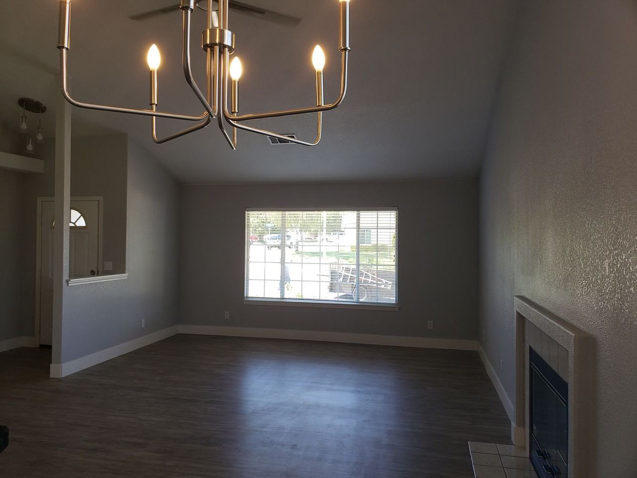 586 Springer Dr - Photo 6 of 19